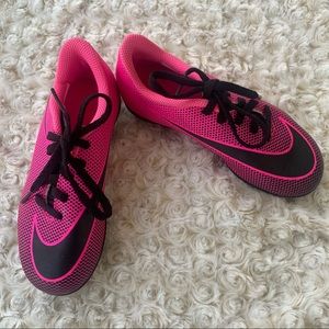 Nike Bravada Soccer cleats ( Girls)